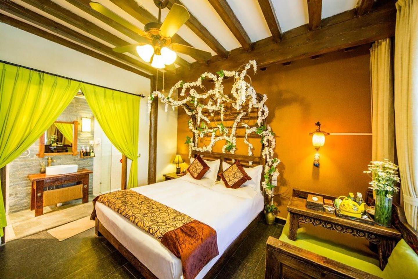 Big Tree Guesthouse - Naxi Old Style Ліцзян Екстер'єр фото