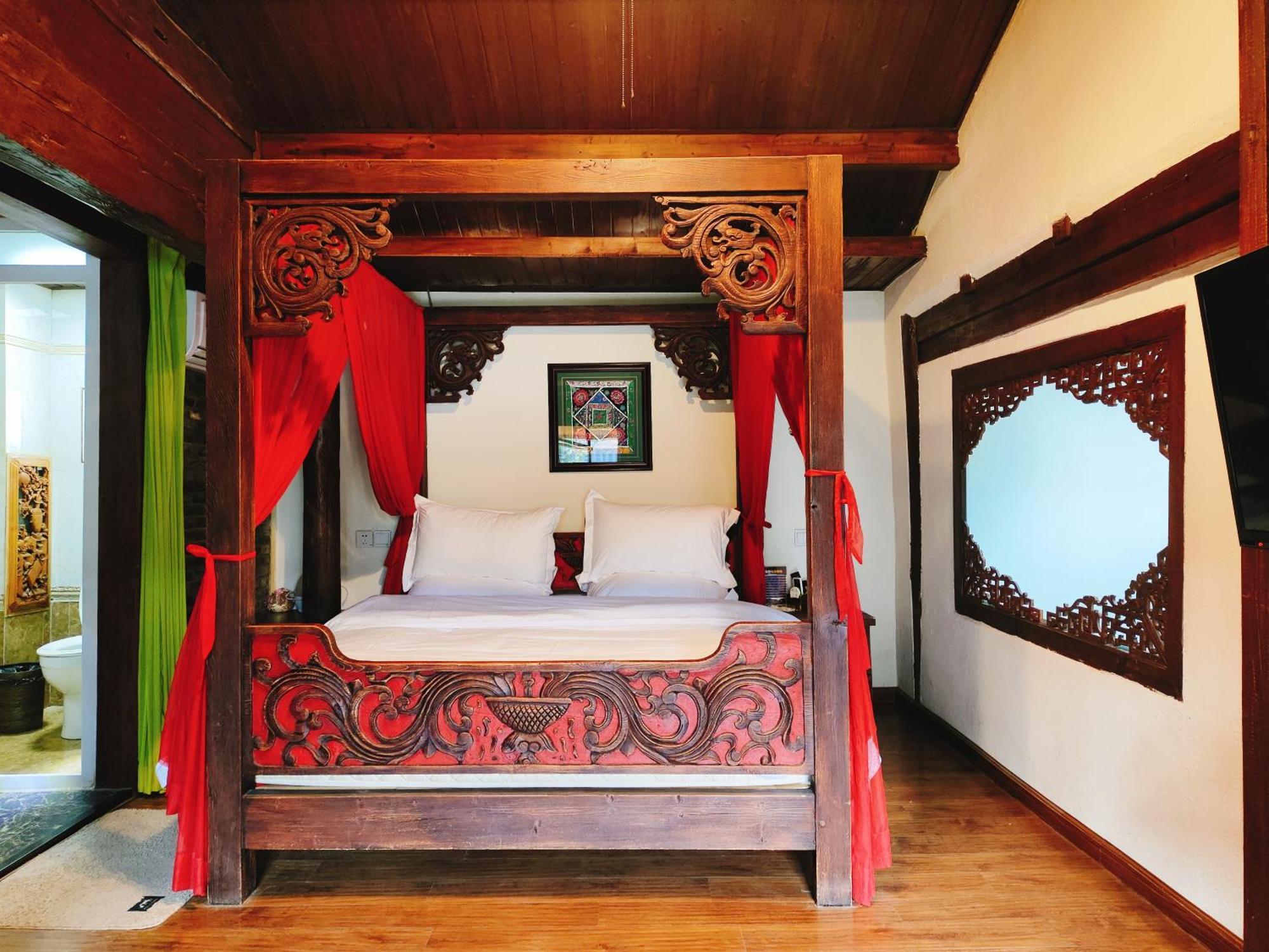 Big Tree Guesthouse - Naxi Old Style Ліцзян Екстер'єр фото